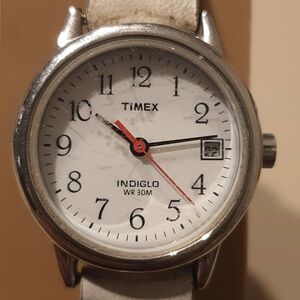 🦋10/$20🦋 Timex Indiglo Silver/White Leather Women's Watch w/Date